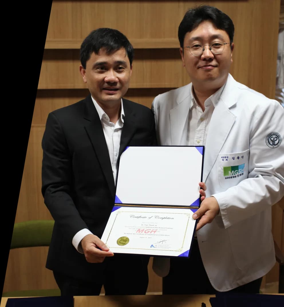 PGS TS BS. Trần Thanh Vỹ nhận chứng nhận chuyển giao kỹ thuật RFA tuyến giáp