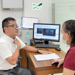 Bác sĩ tư vấn về kích thước u tuyến giáp và kết quả siêu âm.